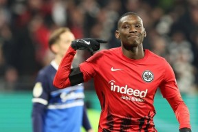 XINGKONG-费德勒连续七场比赛得分超过出色发挥，曼联不断突破！赢得满堂喝彩的简单介绍