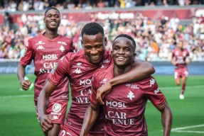 XINGKONG- 冰球公开赛焦点战：西城麒麟队翻盘闽南旋风队，外线火力全开。边路成突破口