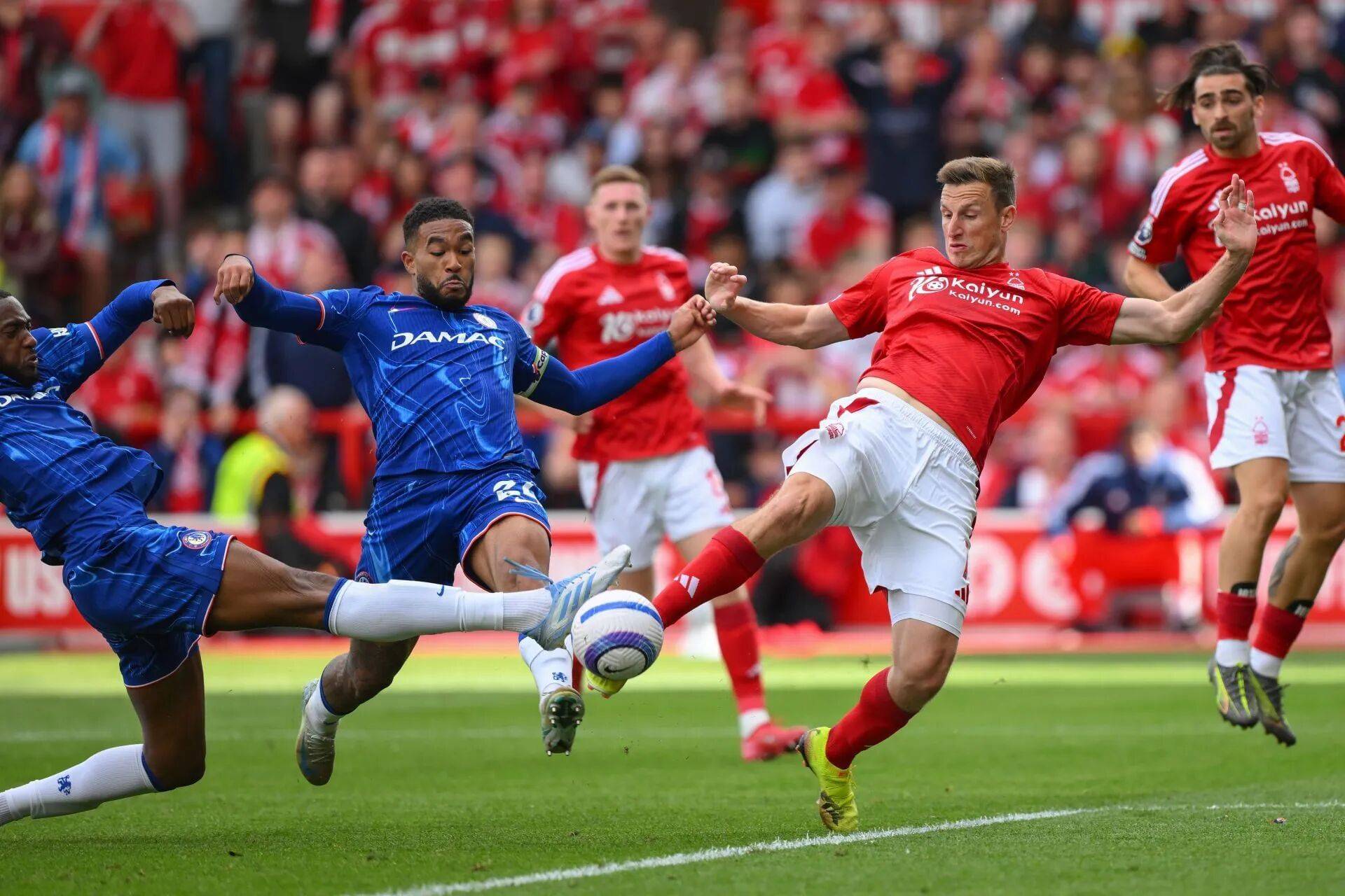 英超赛后走向成谜，阿森纳绝杀压哨，话题不断，训练强度明显提升的简单介绍